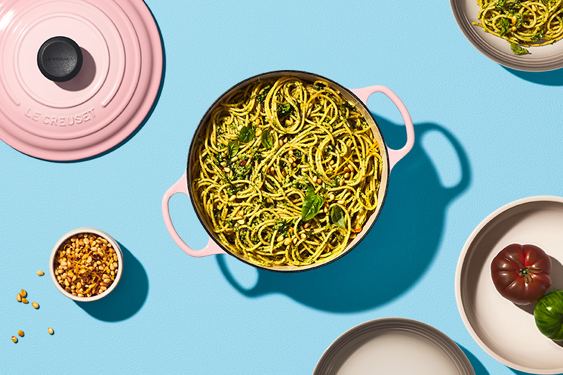 Pâtes au pesto avec basilic, brocoli et épinards
